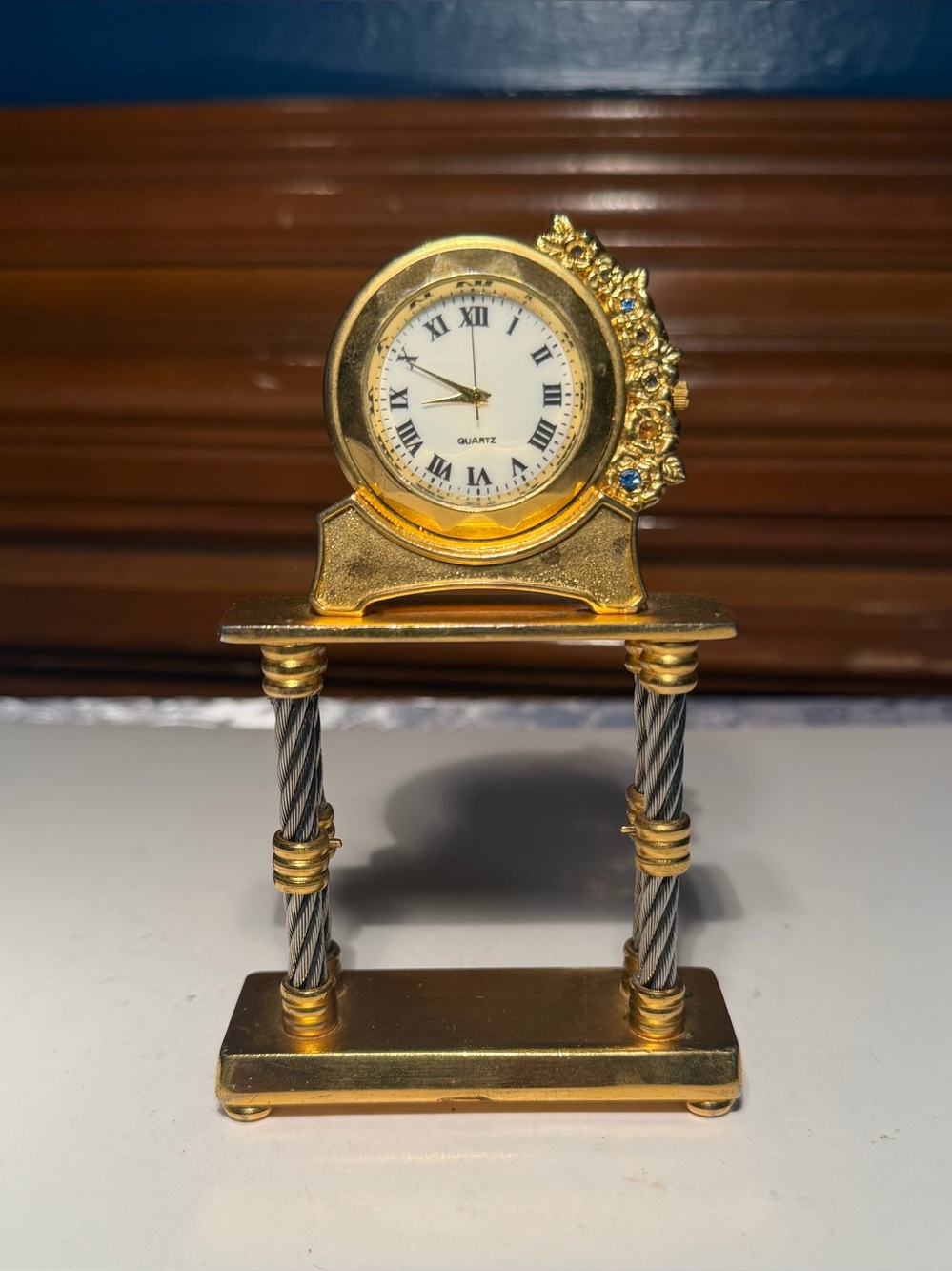 Vintage Gold-tone Quartz Clock Neoclassical cable-style pillars Roman numerals